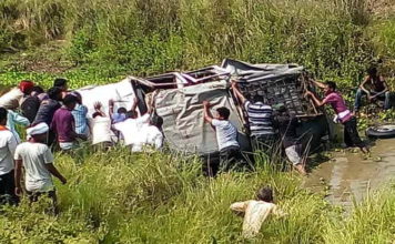 वाहन पलटने से तिलक चढ़ा कर लौट रहे 3 लोगों की मौत, 12 से ज्यादा घायल