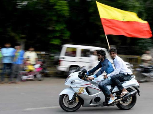 कर्नाटक में झंडा की राजनीति के मायने