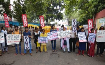मंदसौर में मासूम बच्ची के साथ रेप, दिल्ली में जबरदस्त प्रदर्शन