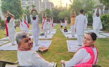 अगर योग में हम एक घंटा लगाएंगे पैसा व परिवार को बर्बादी से बचाएंगे